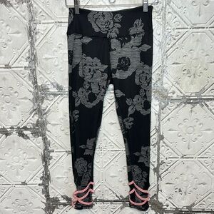 Floral Patterned workout tights - Black and Pink